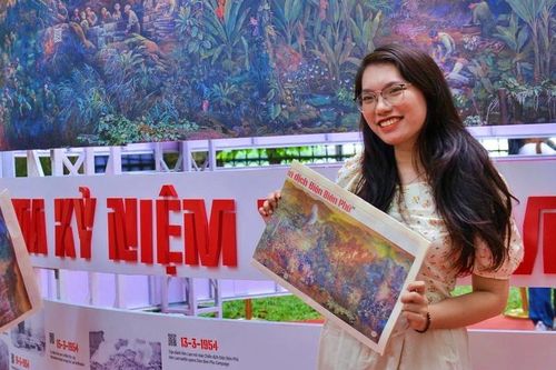 Báo Nhân Dân gây sốt khi tặng ấn bản tranh Điện Biên Phủ cho độc giả