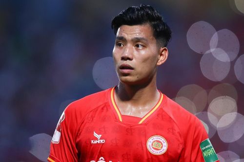 Văn Thanh xúc phạm trọng tài: Đạp đổ hình tượng chuẩn mực