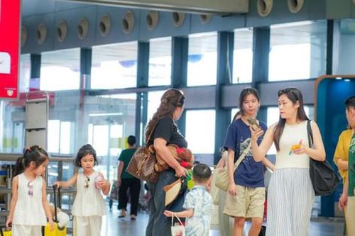 Các hãng bay niêm yết giá vé đầy đủ, không vượt khung giá trần