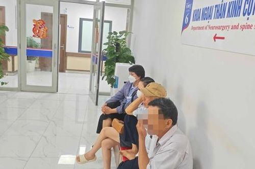 Nữ bác sĩ nội trú bị tai nạn hy hữu ở quán cà phê khó phục hồi 2 chân