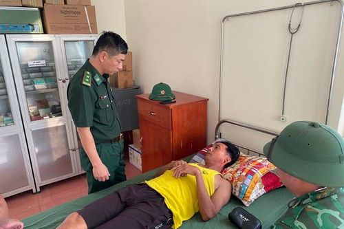 Vụ 4 tàu gặp nạn trên biển: Thêm một ngư dân vào bờ an toàn