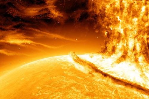Hôm nay bão Mặt Trời tấn công Trái Đất, ảnh hưởng sức khỏe thế nào?