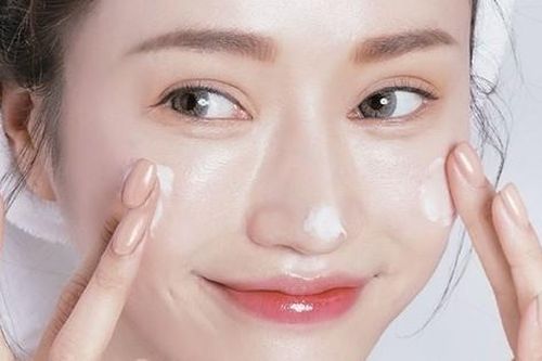 Đẹp mà không lem, những bí quyết cần biết khi trang điểm trong mùa Hè