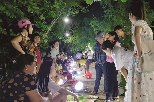 Chợ đêm chỉ bán... 1 mặt hàng