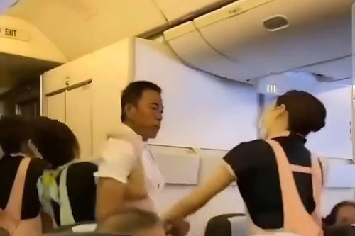 Tiếp viên hàng không can ngăn khi khách đánh nhau vì ghế ngồi