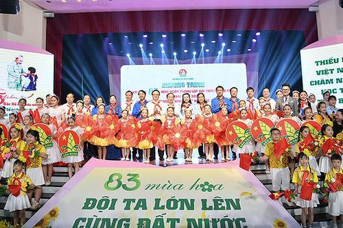 Trao Giải thưởng Kim Đồng tặng 125 Chỉ huy Đội và đội viên tiêu biểu