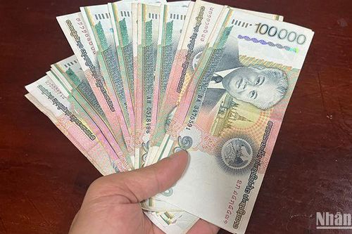 Lào tăng cường quản lý ngoại tệ trong lĩnh vực du lịch