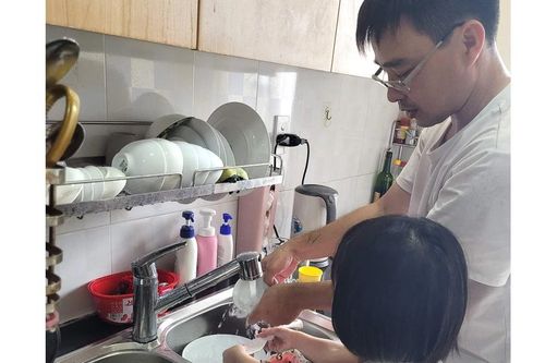 Hãy để 'bão giông' bên ngoài cánh cửa