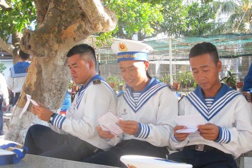 Cánh thư in dấu Trường Sa