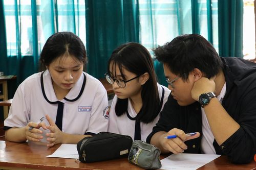Lớp chuyên trong trường thường: Bất cập từ thực tiễn