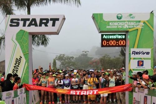 Gia Lai: Ấn tượng cung đường chạy xuyên rừng tại Giải bán marathon Kon Chư Răng