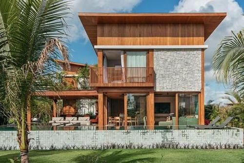 Ấn tượng biệt thự gỗ có cả khu rừng bên trong