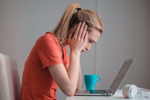 Lo sợ không được công ty ghi nhận, cô gái chấp nhận làm bồ nhí cho sếp