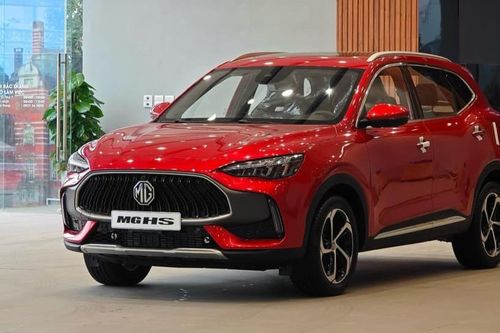 Bán MG HS 2024 mới đi 300km, chủ xe lỗ gần một lượng vàng