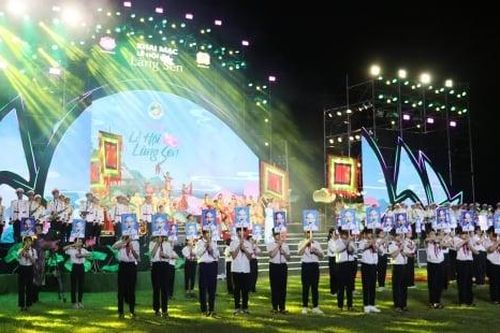 Khai mạc Lễ hội Làng Sen 2024