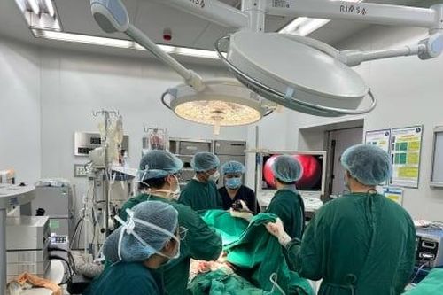 Cứu sống cụ ông 75 tuổi mắc nhiều bệnh nền nguy kịch