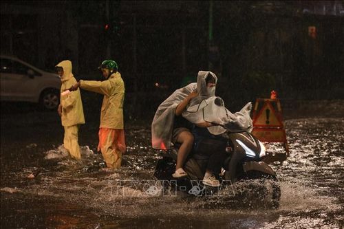 Hà Nội: Mưa lớn, xuất hiện một số điểm úng ngập