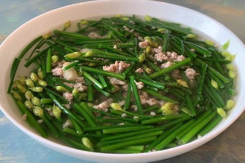 Ăn 1 mớ rau này tốt ngang thịt bò, rất sẵn ở vườn nhà nhiều người Việt không biết thường 'ngó lơ'