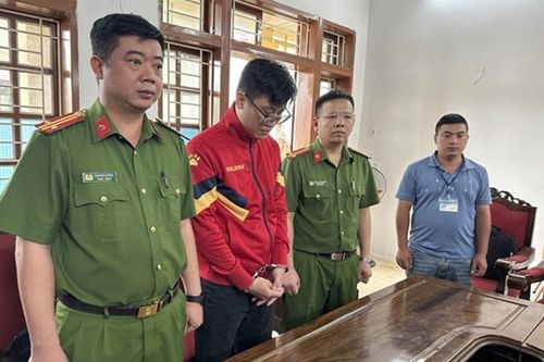 Khởi tố, bắt tạm giam nhân viên ngân hàng 'đột nhập' tài khoản của khách chiếm đoạt tiền