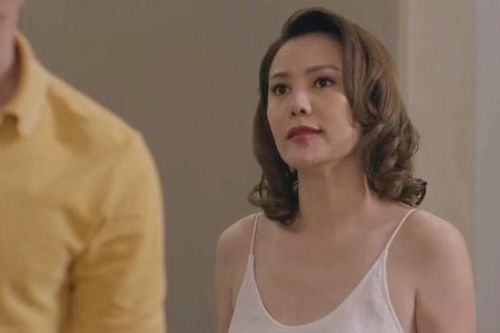Vô tình thấy chồng nhắn tin dở với vợ cũ, tôi ức nghẹn khi biết ý định của anh