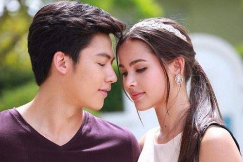 Giỗ bố, tôi lén đưa cho mẹ ruột 2 triệu vì nghĩ chồng keo kiệt nhưng bà lại lấy cuốn sổ tiết kiệm 200 triệu ra và tiết lộ sự thật khiến tôi tròn mắt