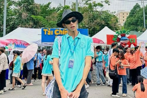 Chàng trai sở hữu chiều cao gần 2m, gặp không ít chuyện 'dở khóc dở cười'