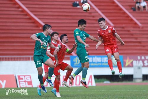 Vòng 16 giải hạng Nhất 2023/24: Thua Ninh Bình trên sân nhà, Đồng Nai rớt xuống vị trí áp chót bảng xếp hạng