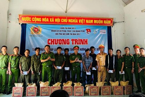 Tuyên truyền kiến thức pháp luật cho người dân xã Krong