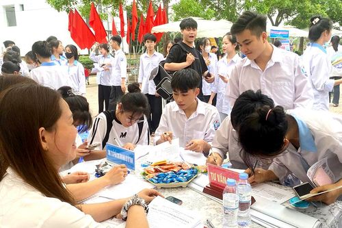 Ngày hội việc làm - Định hướng nghề nghiệp huyện Hạ Hòa