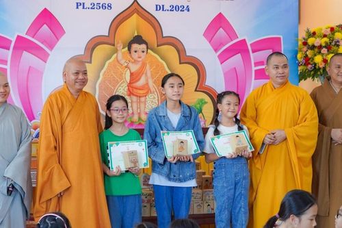Chùa Hải Vân tổ chức thi vẽ tranh 'Em yêu Phật' Kính mừng Phật đản Phật lịch 2568
