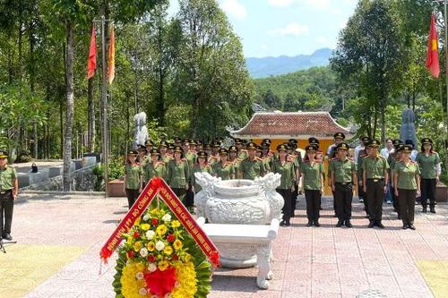 Chuyến công tác về nguồn ý nghĩa với các điều dưỡng viên