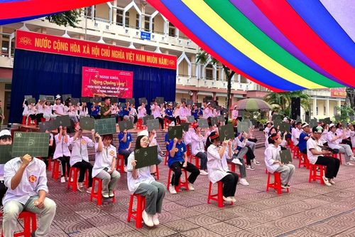 Ngoại khóa 'Rung chuông vàng' tuyên truyền, phổ biến, giáo dục pháp luật về phòng, chống ma túy