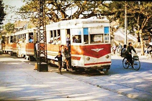 Bài tham dự cuộc thi 'Kỷ niệm 70 năm Ngày Giải phóng Thủ đô: Ký ức tự hào' Cung đường 'sống chậm', hay 'nét vẽ' của Hà Nội yên bình
