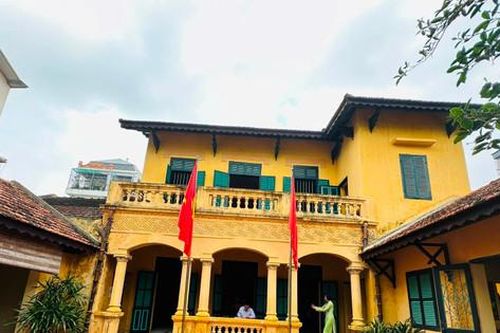 Thăm nơi Bác Hồ viết 'Lời kêu gọi toàn quốc kháng chiến' tại làng lụa Vạn Phúc