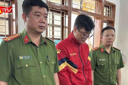 Nhân viên ngân hàng truy cập vào tài khoản tiết kiệm online của nhiều khách để chiếm đoạt tài sản