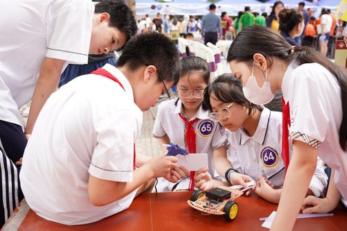 Lan tỏa hứng thú khám phá khoa học với hội thi STEM thành phố