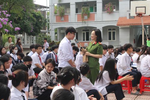 Để các em học sinh hiểu rõ hơn về Luật Căn cước