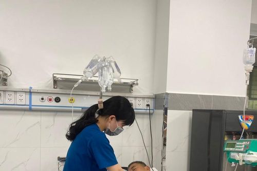Điều dưỡng - nghề làm dâu trăm họ