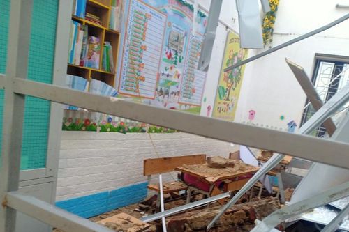 Thái Nguyên: Một trường học tan hoang sau trận mưa lớn kèm giông lốc