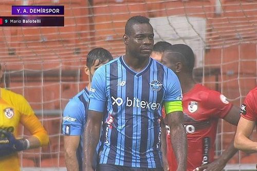 Balotelli lại gây họa