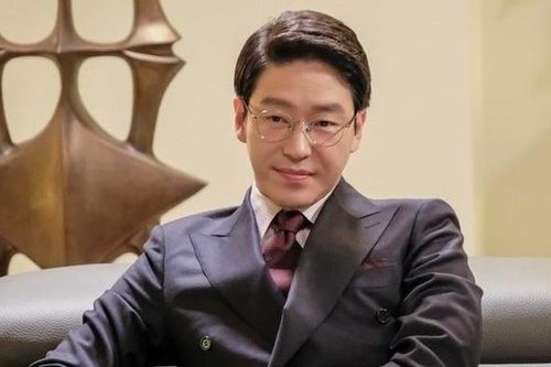 Tài tử 'Penthouse' Uhm Ki Joon cưới vợ