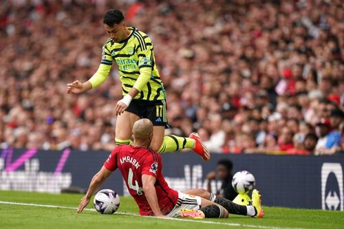 Những thống kê cho thấy đỉnh cao Arsenal và vực sâu MU