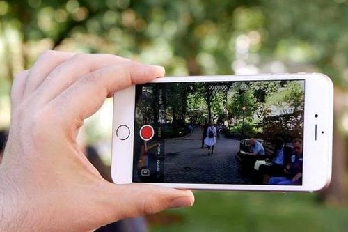 Phát tán clip đánh ghen có hình ảnh nhạy cảm, xử lý thế nào?
