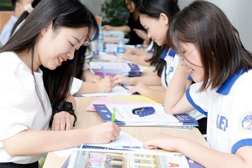 Điểm sàn xét tuyển sớm 2024 của khối trường kinh tế