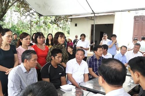 Lãnh đạo TP Hà Nội thăm hỏi gia đình nạn nhân tử vong ở Ba Vì