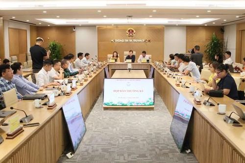 Phạt hành chính không đủ răn đe với người nổi tiếng có phát ngôn, hành vi lệch chuẩn