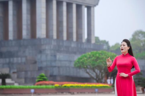 Sao Mai Huyền Trang ra MV mừng sinh nhật Bác Hồ