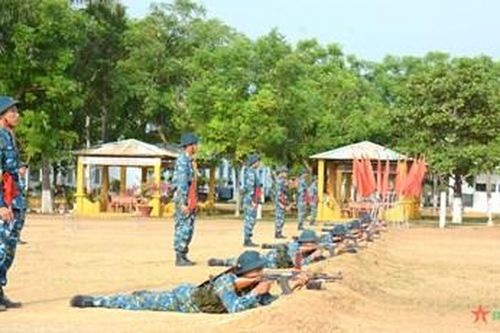 Quân chủng Phòng không-Không quân tổ chức tham quan phương pháp kiểm tra '3 tiếng nổ' cho chiến sĩ mới