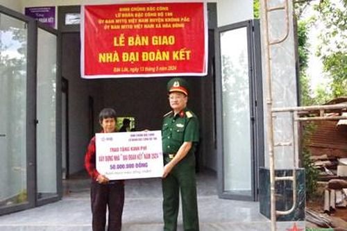 Lữ đoàn Đặc công 198 (Binh chủng Đặc công) bàn giao Nhà đại đoàn kết