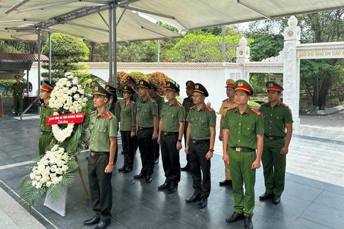 Tuổi trẻ Công an tỉnh Quảng Nam hành quân về nguồn